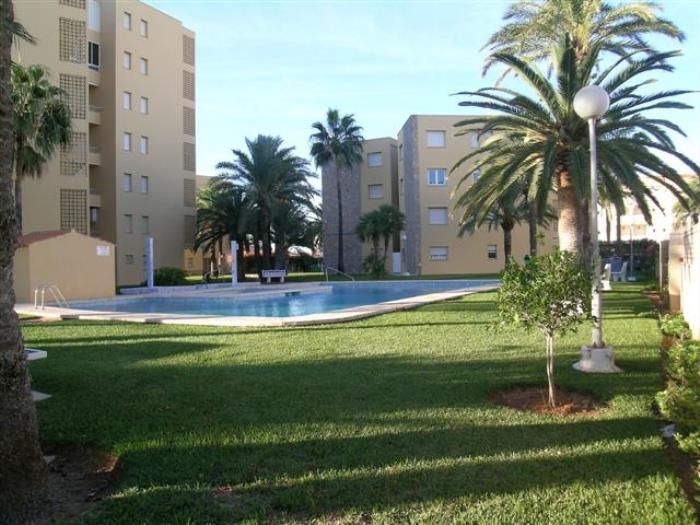 Los Ángeles, 3 dormitorios para 6 personas con piscina y tenis. Denia.