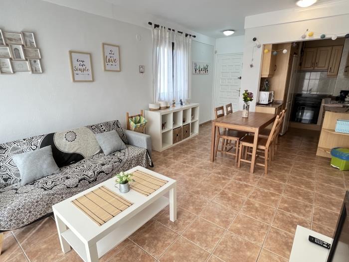 Appartement de 2 chambres pour 4 personnes avec piscine près de la plage.