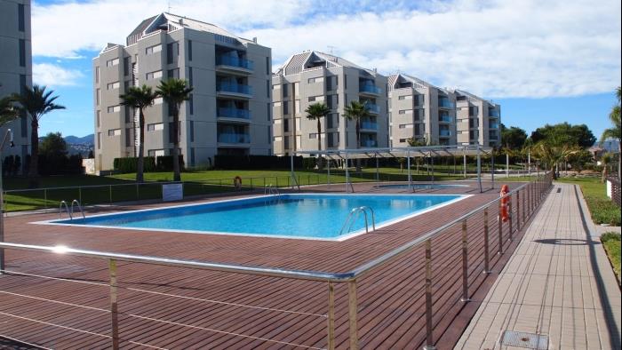 Appartement de deux chambres en urbanisation avec pista padel.