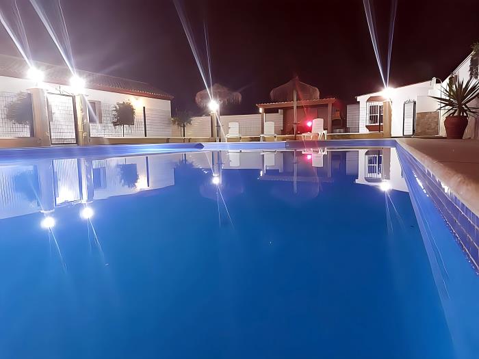 Casa con piscina y barbacoa