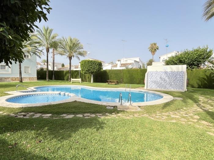 3 chambres au rez-de-chaussée avec piscine et park
