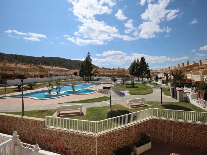 Bungalow reformado para 4 en una urbanización privada con piscina