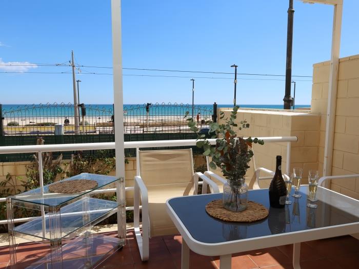 Casa increíble junto al mar con piscina comunitaria y 2 hab