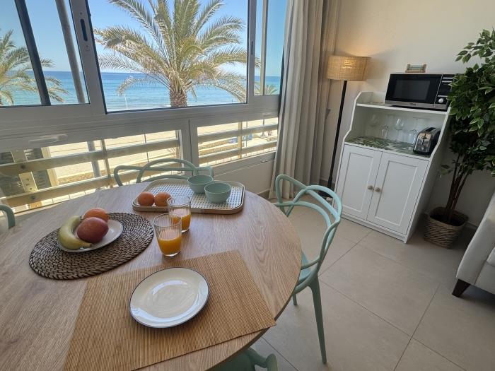 Encantador estudio frente al mar con vistas impresionantes y